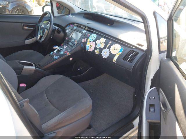 Toyota Prius Three Image 15