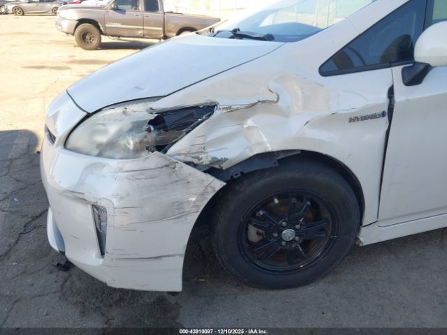 Toyota Prius Three Image 8