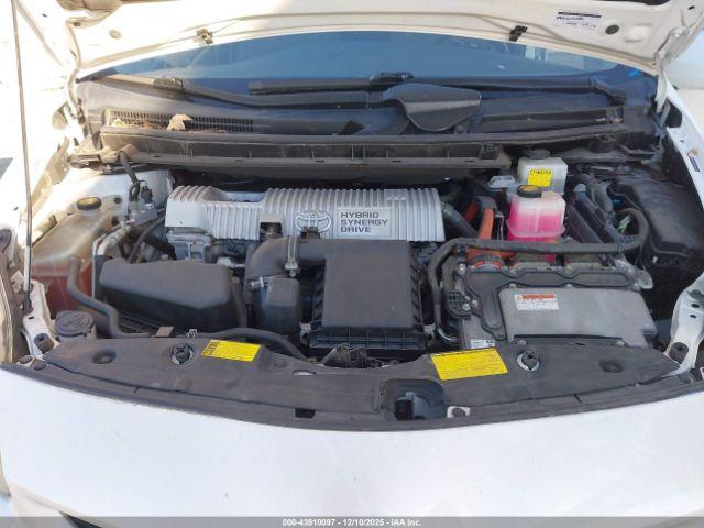 Toyota Prius Three Image 12