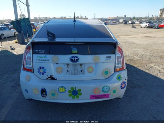 Toyota Prius Three Image 3