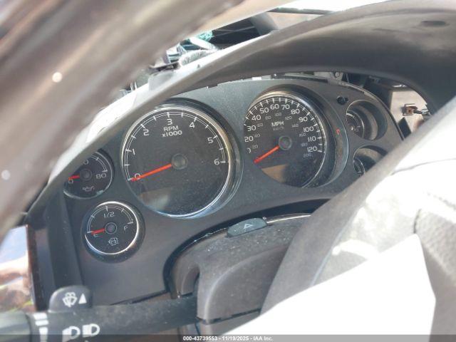 GMC Yukon Denali Image 14