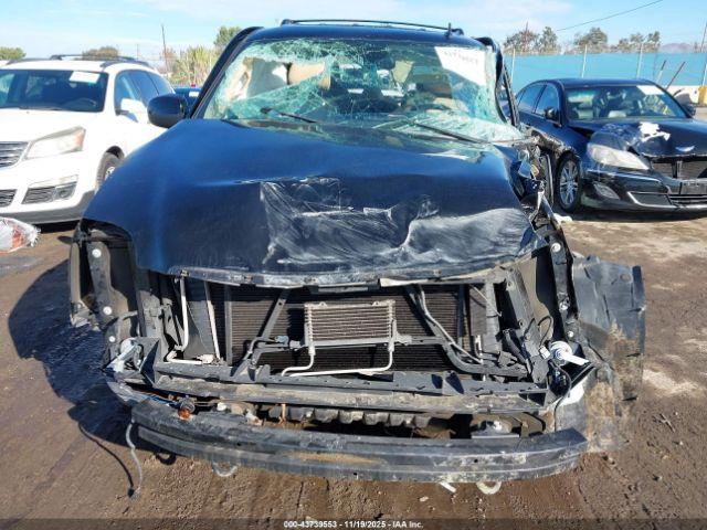 GMC Yukon Denali Image 15