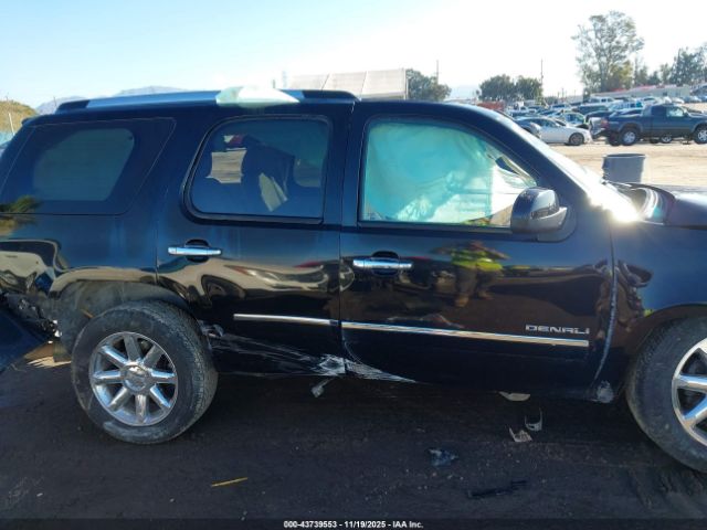 GMC Yukon Denali Image 11