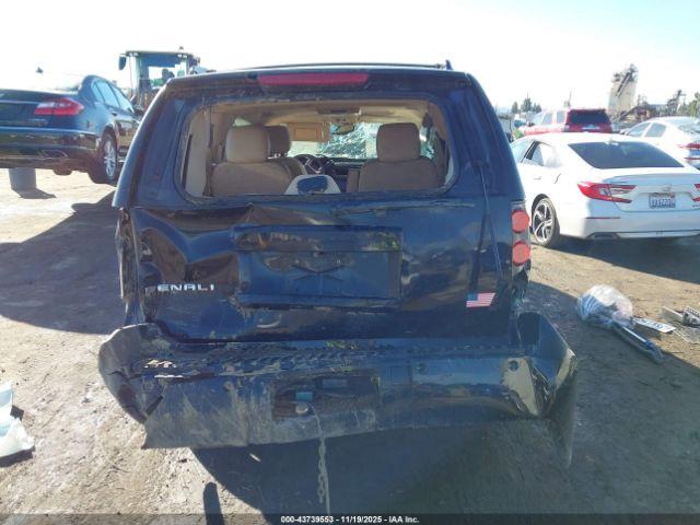 GMC Yukon Denali Image 4