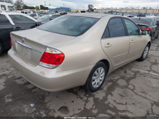 Toyota Camry Le Image 5