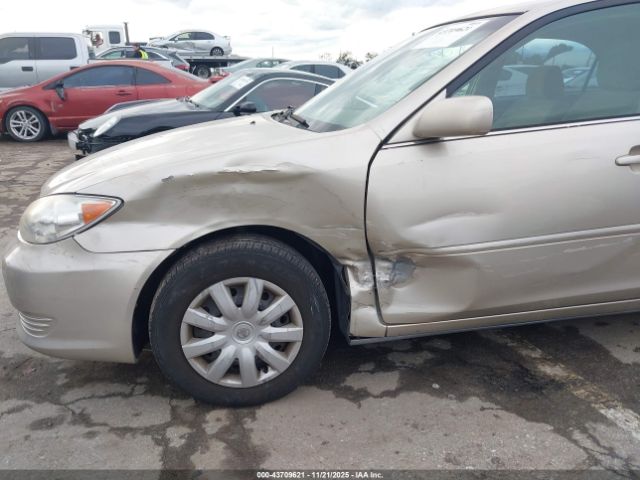 Toyota Camry Le Image 3