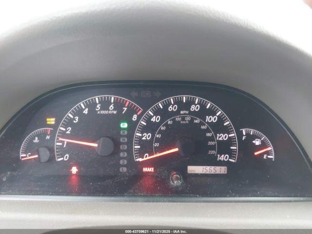 Toyota Camry Le Image 9