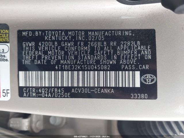 Toyota Camry Le Image 8