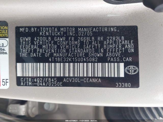 Toyota Camry Le Image 8