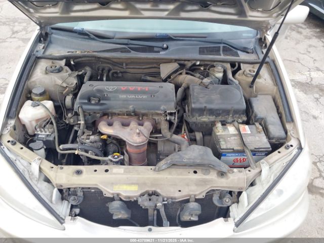 Toyota Camry Le Image 7