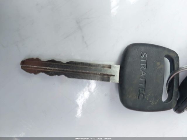 Toyota Camry Le Image 12