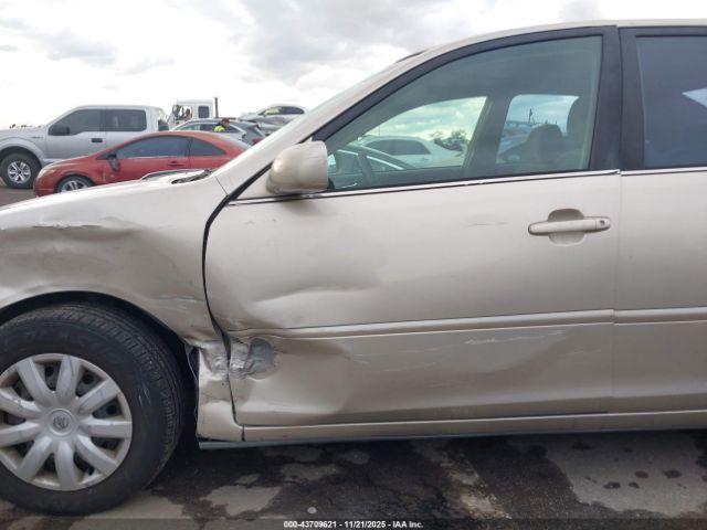 Toyota Camry Le Image 10