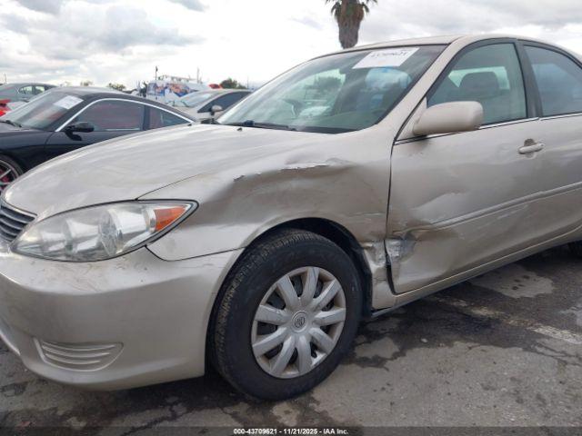 Toyota Camry Le Image 14