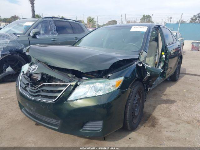 Toyota Camry Le Image 15