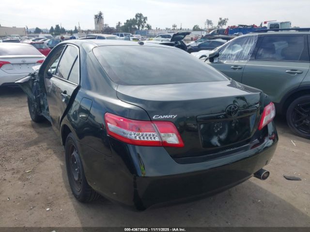 Toyota Camry Le Image 17