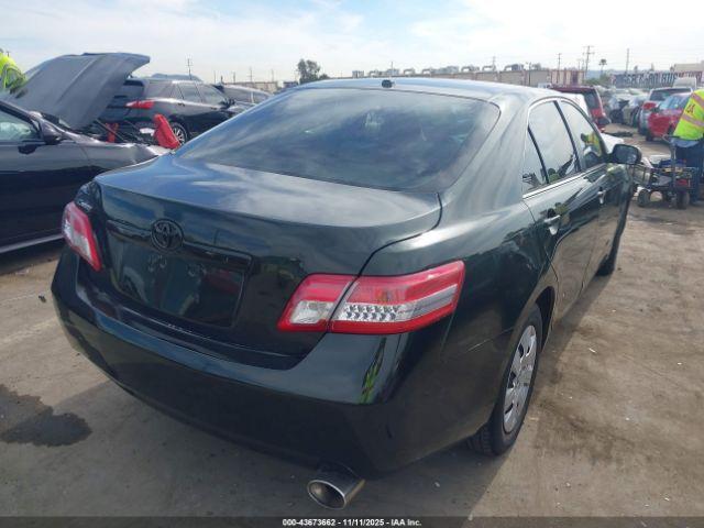 Toyota Camry Le Image 16