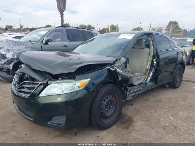 Toyota Camry Le Image 5