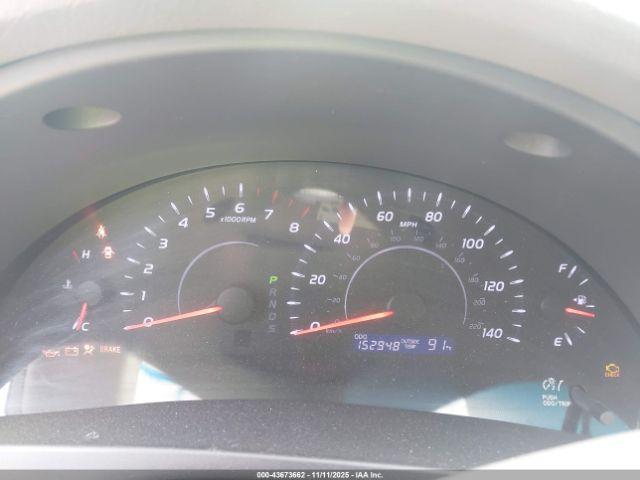 Toyota Camry Le Image 4