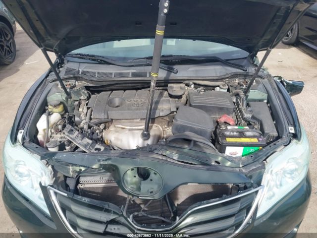 Toyota Camry Le Image 10