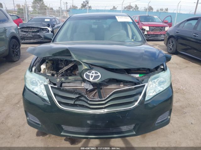 Toyota Camry Le Image 6