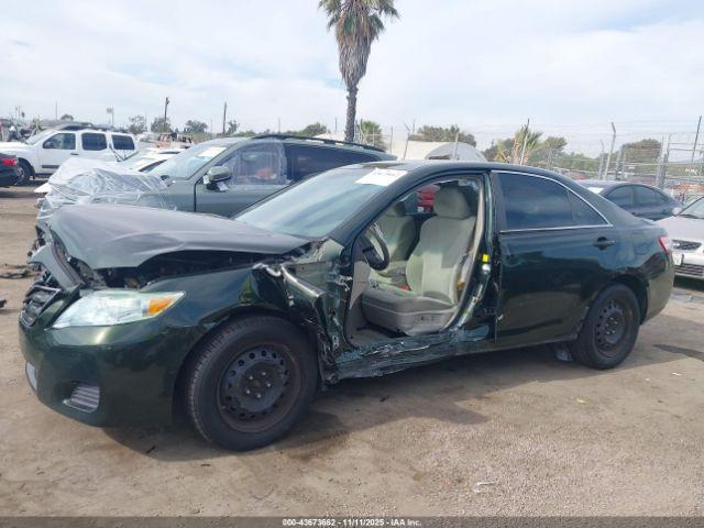 Toyota Camry Le Image 14