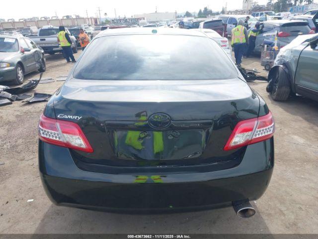 Toyota Camry Le Image 13