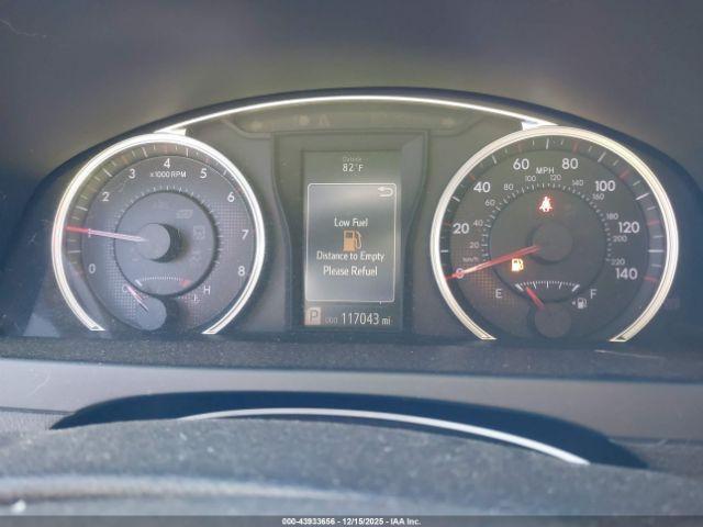 Toyota Camry Se Image 8