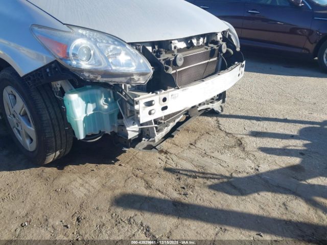 Toyota Prius Iii Image 6