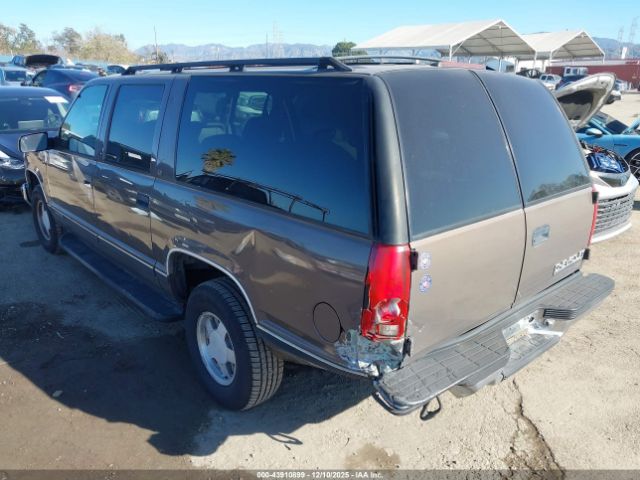 Chevrolet Suburban 1500 Image 4