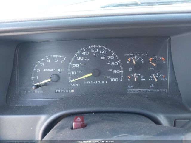 Chevrolet Suburban 1500 Image 13