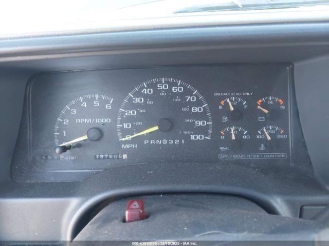 Chevrolet Suburban 1500 Image 13