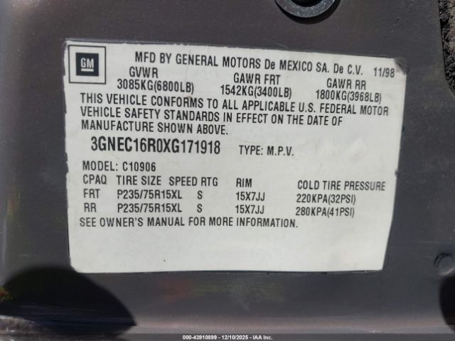 Chevrolet Suburban 1500 Image 15