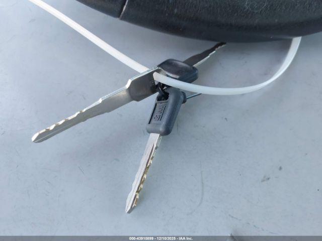 Chevrolet Suburban 1500 Image 7