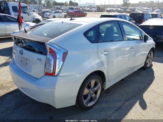 Toyota Prius Three Se Image 3