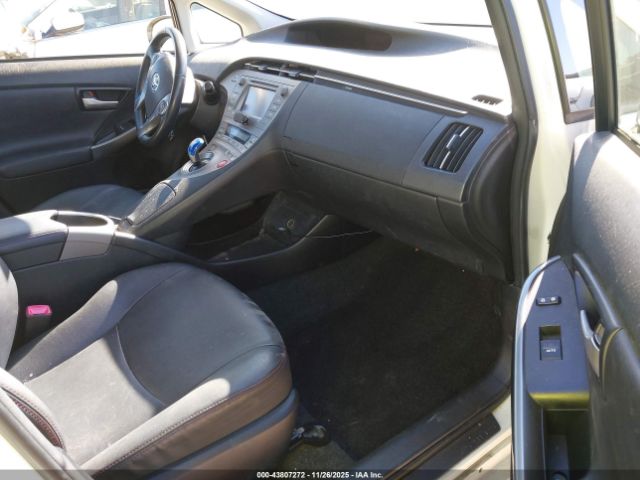 Toyota Prius Three Se Image 5