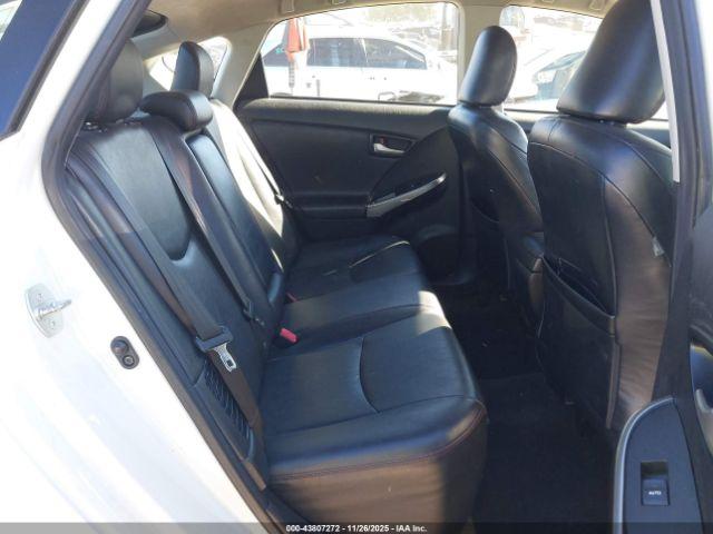 Toyota Prius Three Se Image 7