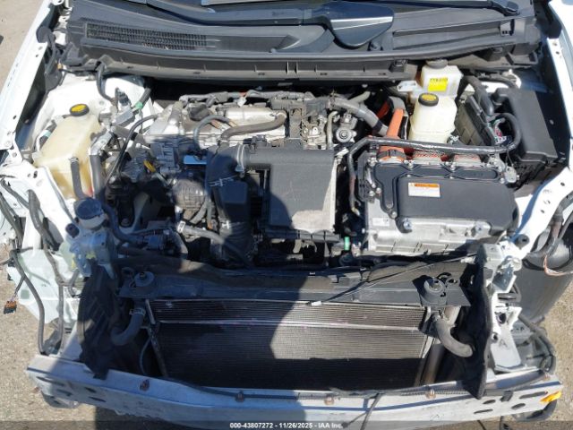 Toyota Prius Three Se Image 6