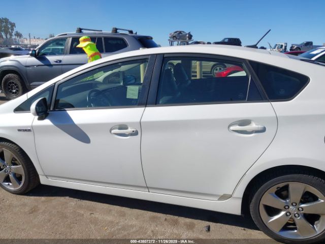 Toyota Prius Three Se Image 11