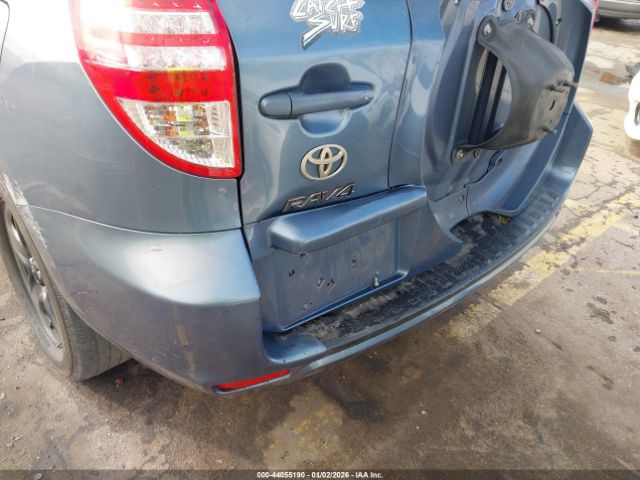 Toyota RAV4 Image 16