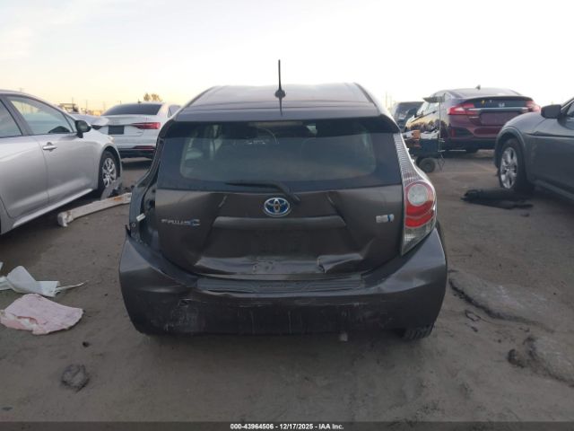 Toyota Prius c Three Image 11