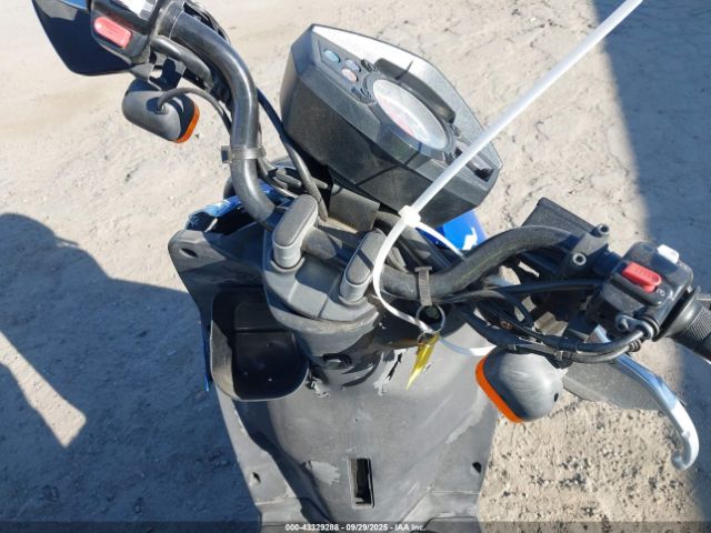 Yamaha Yw125 Image 11