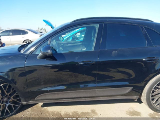 Porsche Macan S Image 10