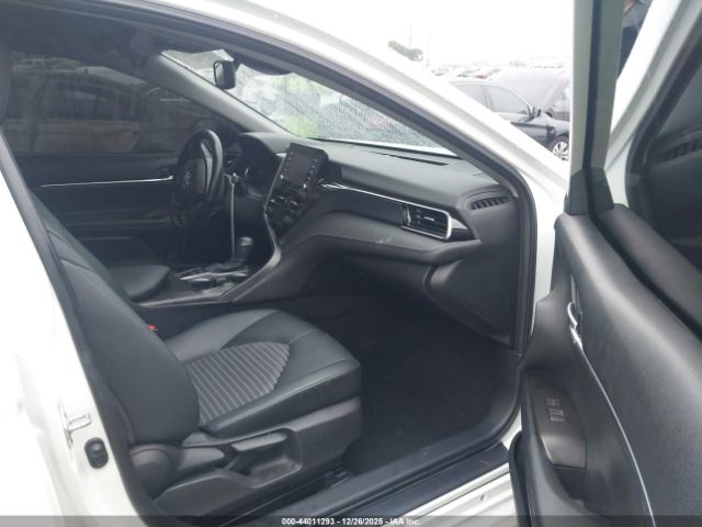 Toyota Camry Se Nightshade Image 10