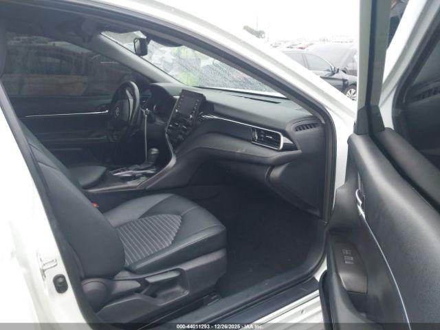 Toyota Camry Se Nightshade Image 10