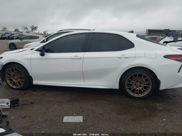 Toyota Camry Se Nightshade Image 8