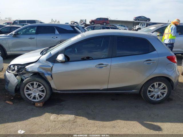 Mazda Mazda2 Sport Image 2