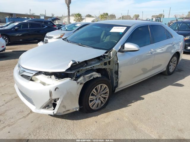 Toyota Camry Le Image 4