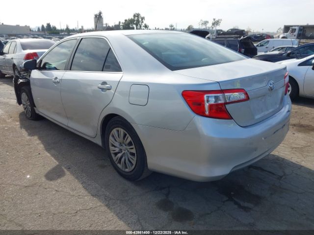 Toyota Camry Le Image 10