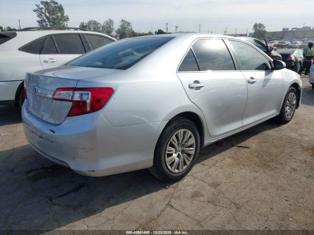 Toyota Camry Le Image 5