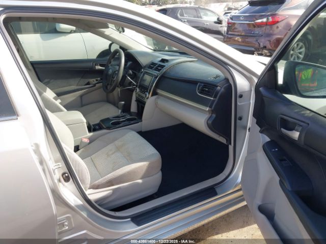 Toyota Camry Le Image 3